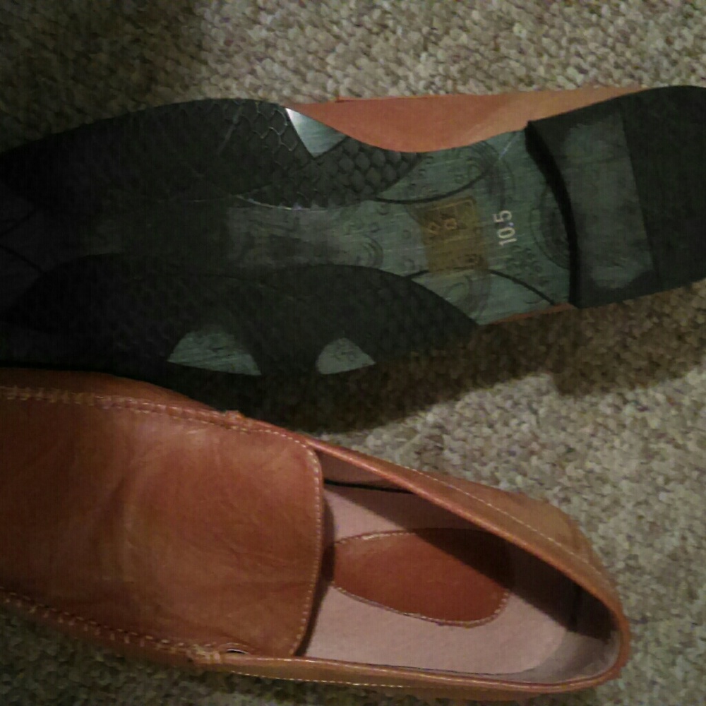 Shoes - Picture 3 of 4